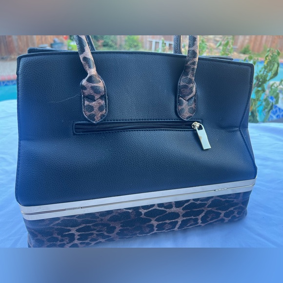 Elegant Black and Leopard Print Handbag & Wallet Set - Picture 6 of 15